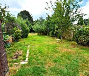 Bell Common, Epping, CM16 - Photo 2