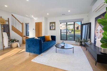 Effortless lifestyle in a great location! - Photo 3