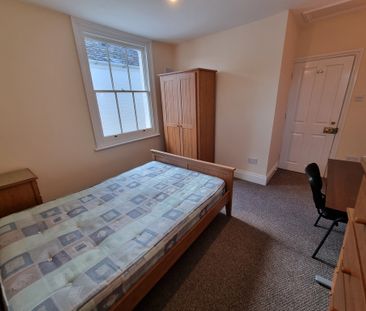 6 Bed Student Accommodation - Photo 2