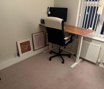 4 bedroom semi-detached house to rent - Photo 3