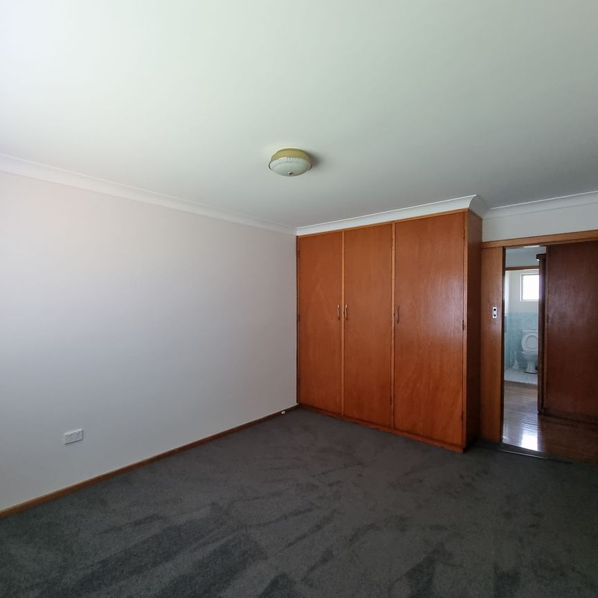 Beautifully Positioned Ground Floor Unit! - Photo 1