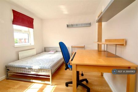 4 bedroom terraced house to rent - Photo 2