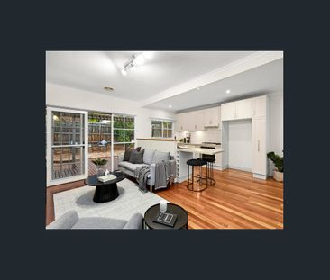 Light-filled living on a stylish single level - Photo 1