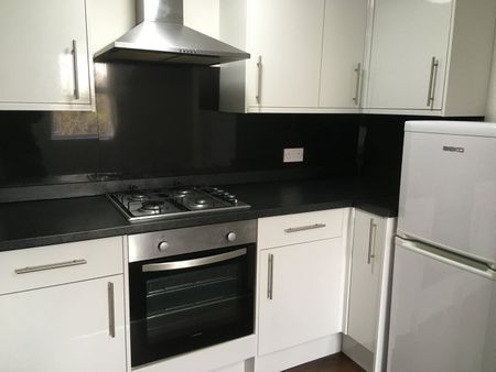 1 Bed Flat, Sheil Road, L6 - Photo 2