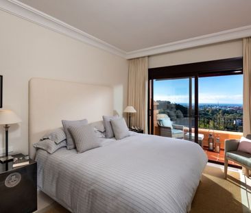 Middle Floor Apartment in Benahavís - Photo 2
