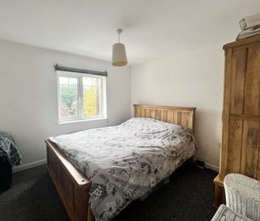 Staniland Court - Photo 1