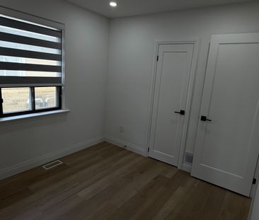 For Lease - 31A (Main Floor) Laurel Avenue, Toronto, Ontario - Photo 3