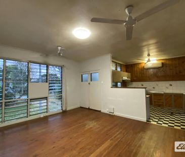 3-Bedroom Home in Katherine South – Spacious Yard & Great Entertain... - Photo 3