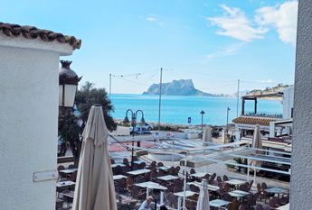 LUXURY SEMI-DETACHED HOUSE FOR RENT IN THE CENTER OF MORAIRA, FIRST LINE TO THE SEA