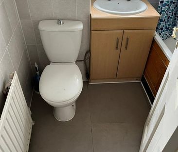 3 Bed Flat, St. John's Road, E16 - Photo 4