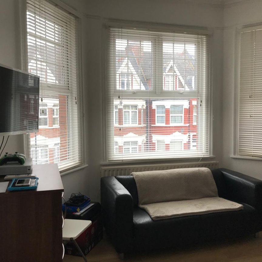 Studio Flat, Sheldon Road, NW2 - Photo 1