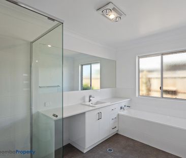 Beautiful three bedroom home in quite location ready to go - Just n... - Photo 1