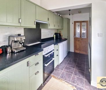19 Comber Road, Dundonald, BT16 2AA - Photo 2