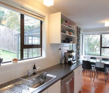 Super Sunny in Kew - Photo 4