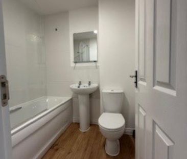 2 bedroom end of terrace house to rent - Photo 3