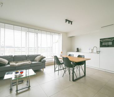 Recent appartement met terras en carport - Photo 3