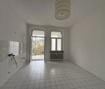 2-Zimmer Altbau mit Balkon zum Verlieben: Renoviert in Pempelfort! - Photo 1