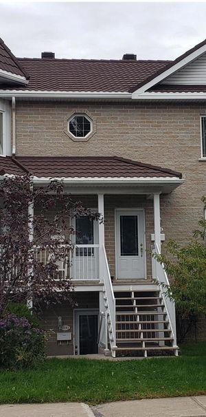 Longueuil – Très grand logement 5 1/2 (1 436 pi2) à louer - Photo 1