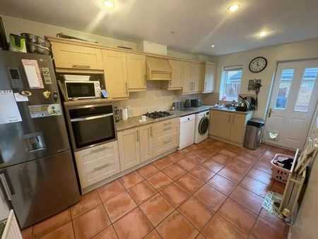 Queen Elizabeth Drive, Taw Hill, SN25 - Photo 3