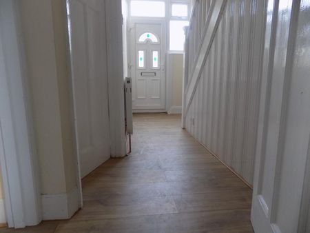 3 bedroom semi-detached house to rent - Photo 5