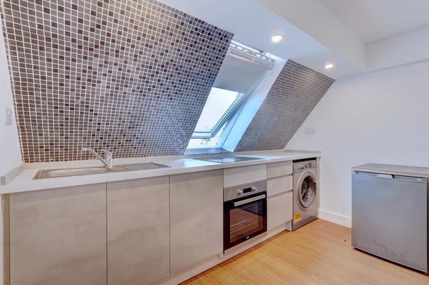 Studio to rent - Photo 1