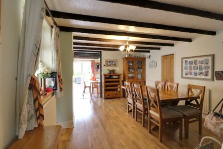 4 bedroom semi-detached house to rent - Photo 4