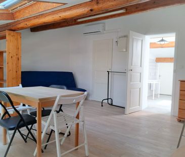 Location - T1 meublé de 31 m² - proche Lycée d'Alzon/Gare et avenue... - Photo 2