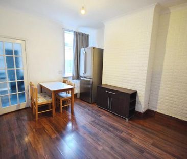 2 bedroom semi-detached house to rent - Photo 3