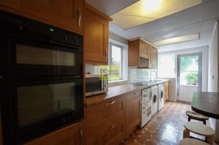 4 bedroom semi-detached house to rent - Photo 3