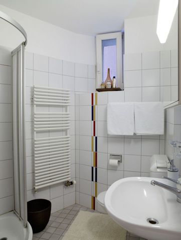 Two Bedroom Junior, Kitchenette - Serviced Apartment with Weekly Housekeeping Included - Photo 5