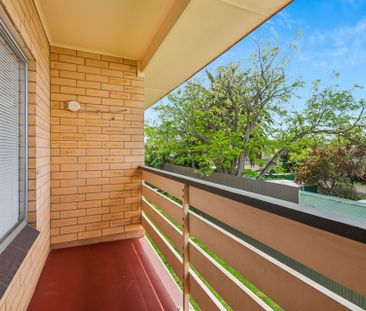 Newly refurbished unit in Glenelg - Photo 4