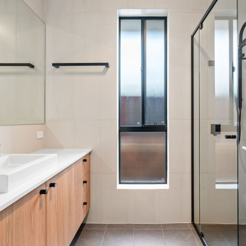Sunsets Abound - Executive Living - Perfect for Busy Professionals ! - Photo 1