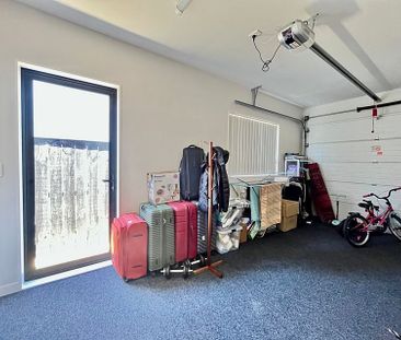 Beautiful 3 Bedroom House in Takanini - Photo 6