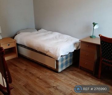 1 bedroom in a house share to rent - Photo 3