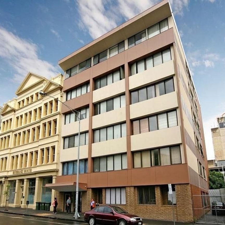 Partially furnished & centrally located! - Photo 1