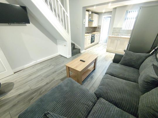 3 bedroom terraced house to rent - Photo 1