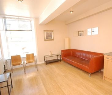 Crown Street, Flat 3, - Photo 2