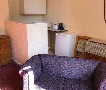 Studio to rent - Photo 3