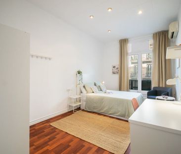 Carrer del Rosselló, Barcelona, Catalonia 08008 - Photo 6