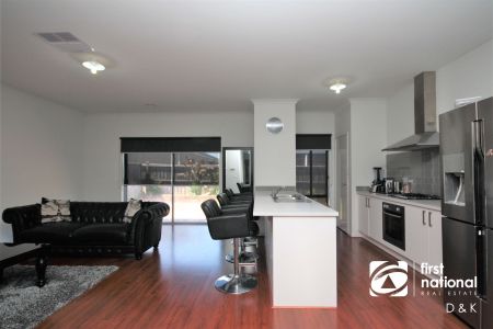 Lovely Family Home in a Quiet Fraser Rise Location - Photo 2