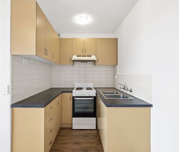 Refurbished One Bedroom Apartment – Great Location! - Photo 5