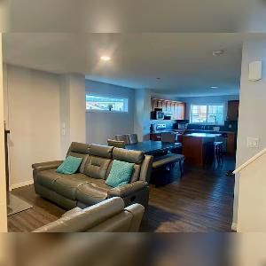 4 Bed 3.5 Bath Dbl Garage Family Home Large Yard! - Photo 1