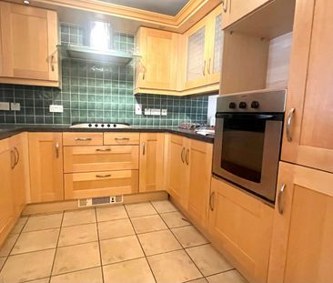 Semi-detached house to rent on - Photo 2