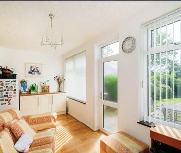 3 Bed Detached House, Crownfield Avenue, IG2 - Photo 2
