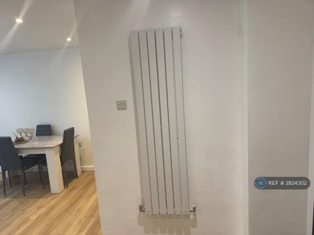3 bedroom terraced house to rent - Photo 5