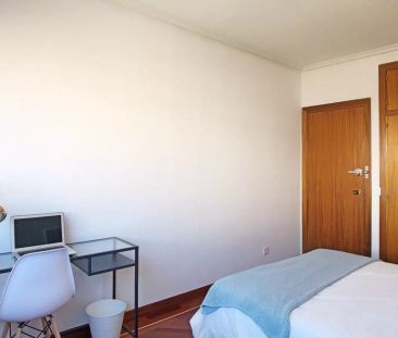 Nice room for rent in 6-bedroom apartment in Retiro - Photo 3
