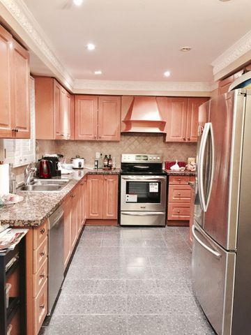 For Lease - 239 Ridgefield Crescent, Vaughan, Ontario - Photo 2