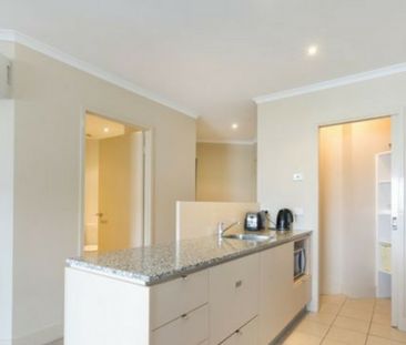 Want to Live with Style and Convenience! - Furnishing Optional - Photo 5