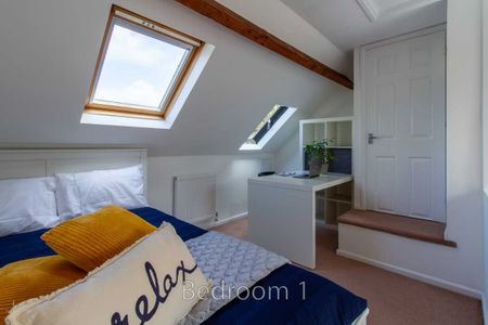 Room 2 - Photo 3