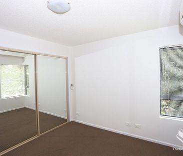 One bedroom apartment at heart of Toowong - Photo 4
